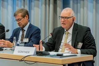 Claus Günther beim Forum Sicherheit und Verteidigung. Claus Günther beim Forum Sicherheit und Verteidigung.