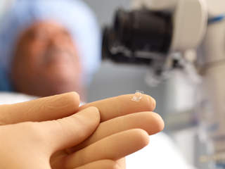 Künstliche Linse (Intraokularlinse)