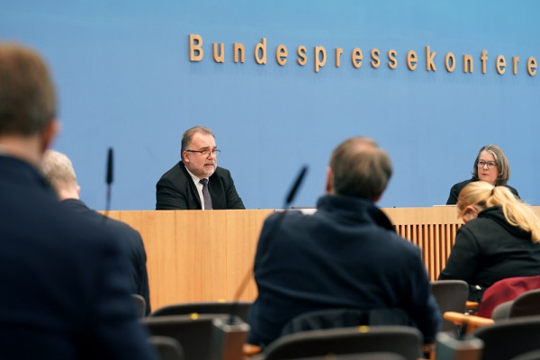BDI-Präsident Siegfried Russwurm bei der Pressekonferenz zur Klimapfade-Studie
